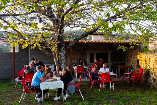Diners in the backyard at Furancho Cadaval.
